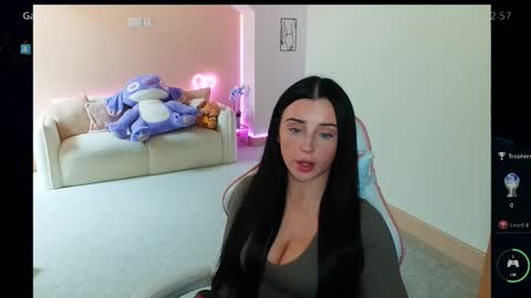 Snapshot of shannonblooms chatting on 10.17.25 Shanmais online show from 10.17.25