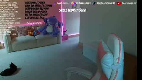 Snapshot of shannonblooms chatting on 11.07.25 Shanmais online show from 11.07.25