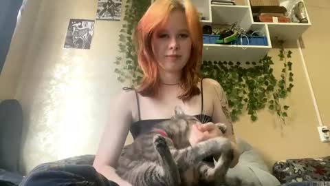 Snapshot of shantaeburleson chatting on 10.17.25 Kristin online show from 10.17.25