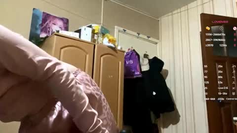 Snapshot of shantaeburleson chatting on 10.29.25 Kristin online show from 10.29.25