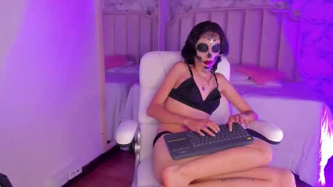 Snapshot of shantal_thompson21 chatting on 10.15.25 Shantal online show from 10.15.25