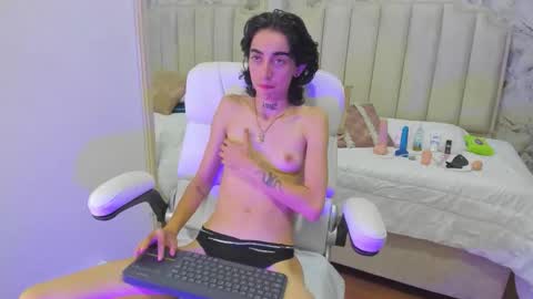 Snapshot of shantal_thompson21 chatting on 10.22.25 Shantal online show from 10.22.25