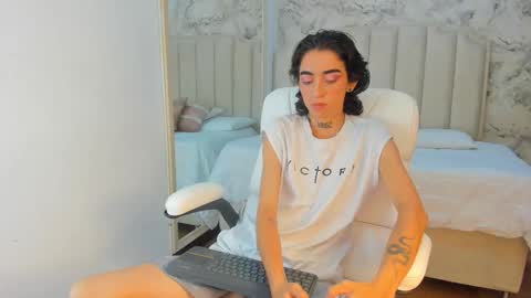 Snapshot of shantal_thompson21 chatting on 10.24.25 Shantal online show from 10.24.25