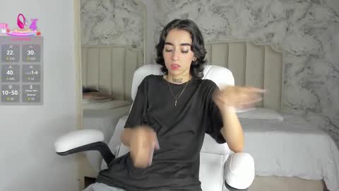 Snapshot of shantal_thompson21 chatting on 10.27.25 Shantal online show from 10.27.25