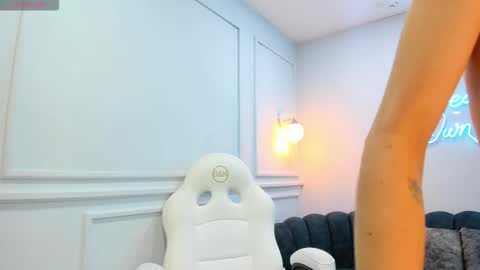 Snapshot of shantal_thompson21 chatting on 11.06.25 Shantal online show from 11.06.25