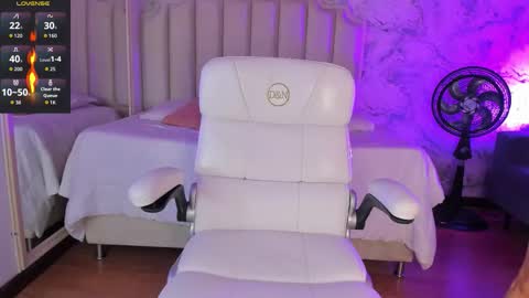 Snapshot of shantal_thompson21 chatting on 11.14.25 Shantal online show from 11.14.25