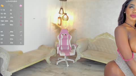 Snapshot of shantallknowless chatting on 12.05.24 ShantallKnowles online show from 12.05.24