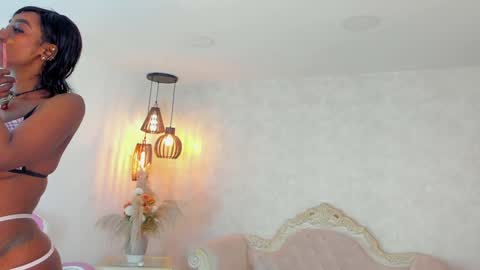 Snapshot of shantallknowless chatting on 01.24.25 ShantallKnowles online show from 01.24.25