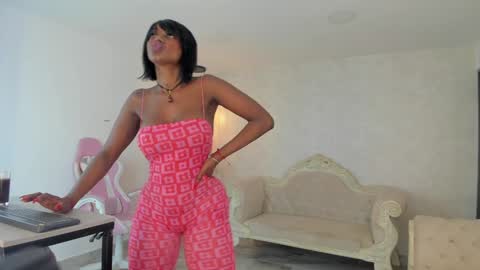 Snapshot of shantallknowless chatting on 02.05.25 ShantallKnowles online show from 02.05.25