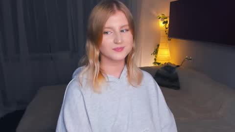 Snapshot of shantiyagin chatting on 10.31.25 Polly online show from 10.31.25