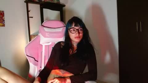 sharaross1 online show from 10.18.25