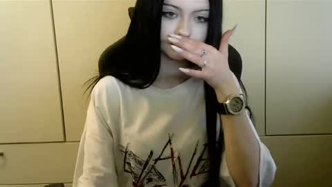 Snapshot of sharellgilvin chatting on 10.14.25 Angie online show from 10.14.25
