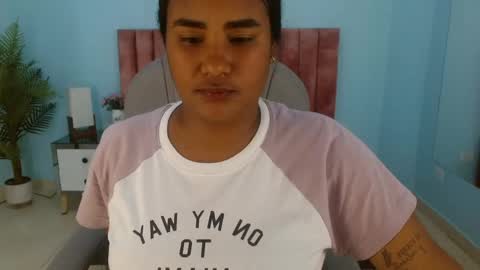 Snapshot of sharis_ chatting on 04.13.26 sharis_ online show from 04.13.26