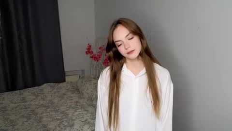 Juli online show from 10.20.25
