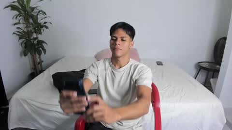 shark_boy21 online show from 10.26.25