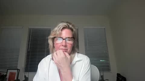 Sharkgirl online show from 12.01.24