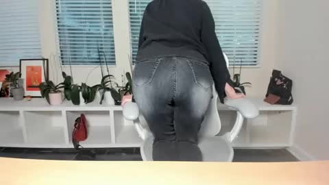 Sharkgirl online show from 12.03.24