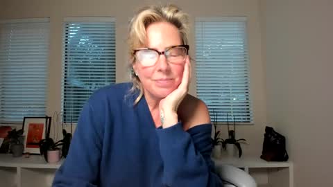 Sharkgirl online show from 12.07.24