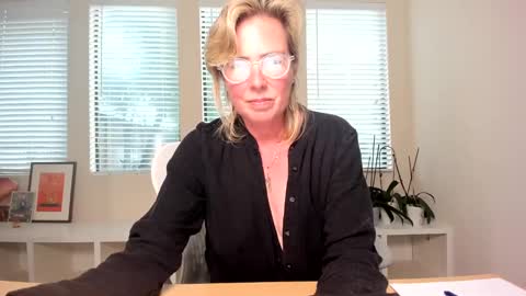 Sharkgirl online show from 12.22.24