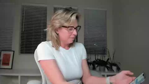 Sharkgirl online show from 12.29.24