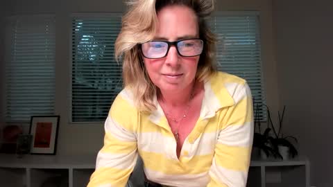 Sharkgirl online show from 01.09.25