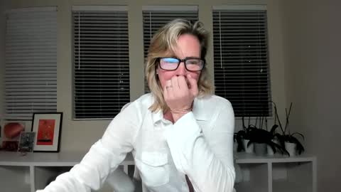 Sharkgirl online show from 01.13.25