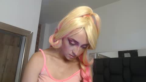 Snapshot of sharlotte__boobs chatting on 03.10.25 Sharlotte online show from 03.10.25