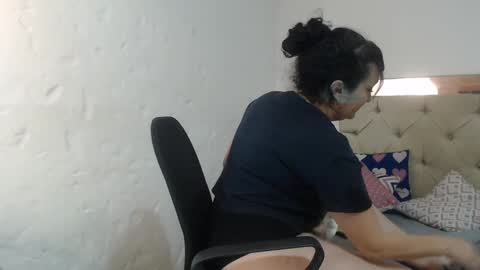 Snapshot of sharlotte__jones chatting on 02.01.25 Sara online show from 02.01.25