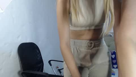 Snapshot of sharlotte__jones chatting on 02.04.25 Sara online show from 02.04.25