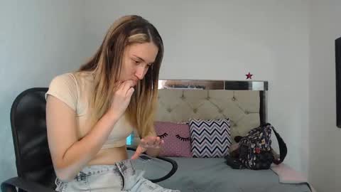 Snapshot of sharlotte__jones chatting on 03.06.25 Sara online show from 03.06.25