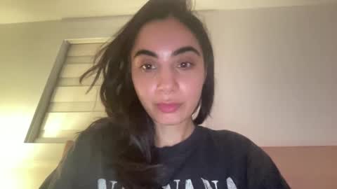 Snapshot of sharnn_b chatting on 11.17.25 sharnn_b online show from 11.17.25