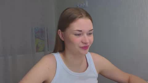 Snapshot of sharrimalagisi chatting on 10.26.25 Miroslava online show from 10.26.25