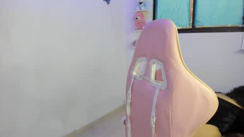 loraine online show from 11.05.25