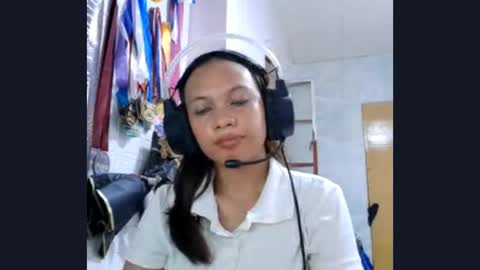 Snapshot of shauntefenceroy chatting on 10.22.25 Molly online show from 10.22.25