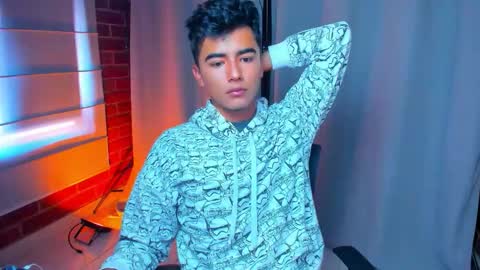 Snapshot of shawn__sanderson chatting on 12.18.25 Shawn online show from 12.18.25