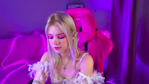 Lola online show from 02.06.25
