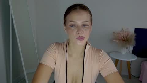 Snapshot of shawty_sue chatting on 11.01.25 Sue online show from 11.01.25