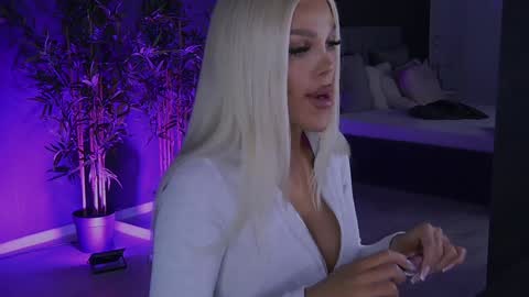 shayblonde online show from 01.14.25