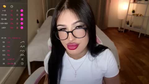 Snapshot of shayloren chatting on 11.07.25 Shay online show from 11.07.25