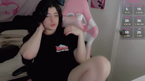 Snapshot of shayminx chatting on 10.29.25 Shayminx online show from 10.29.25