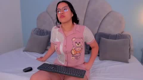 Snapshot of shayra_alina chatting on 06.14.26 shayra_alina online show from 06.14.26