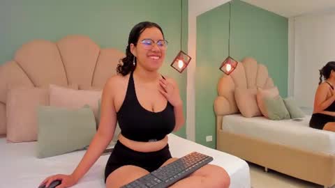 Snapshot of shayra_alina chatting on 06.23.26 shayra_alina online show from 06.23.26
