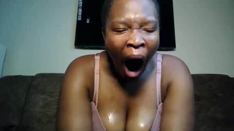 Snapshot of shazliz chatting on 02.15.26 shazliz online show from 02.15.26