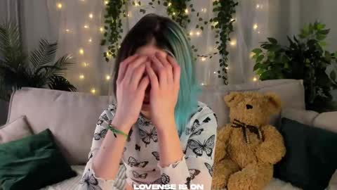 Snapshot of she_well chatting on 10.03.25 Anika online show from 10.03.25