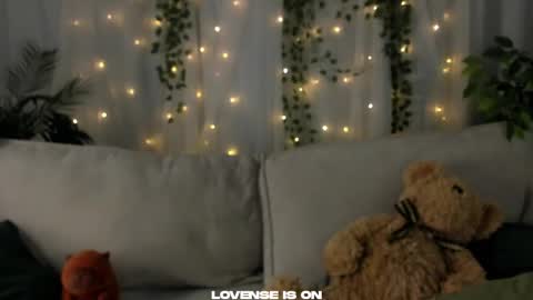 Snapshot of she_well chatting on 10.08.25 Anika online show from 10.08.25