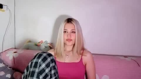 Snapshot of sheanapihaa chatting on 11.07.25 Lily online show from 11.07.25