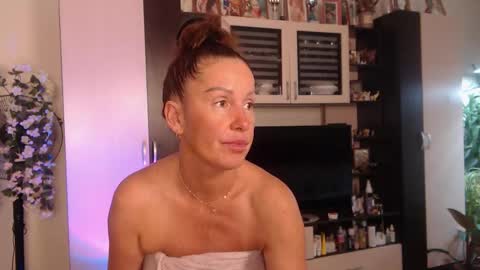 Snapshot of sheilaryan chatting on 10.15.25 Sheila GMT 2 Tuesday Wednesday Friday Saturday Sunday- 8 5 online show from 10.15.25