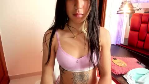Snapshot of sheilly_brown chatting on 09.19.25 sheilly_brown online show from 09.19.25