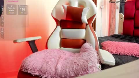 Snapshot of sheilly_brown chatting on 10.02.25 sheilly_brown online show from 10.02.25