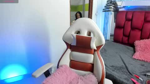 Snapshot of sheilly_brown chatting on 10.17.25 sheilly_brown online show from 10.17.25